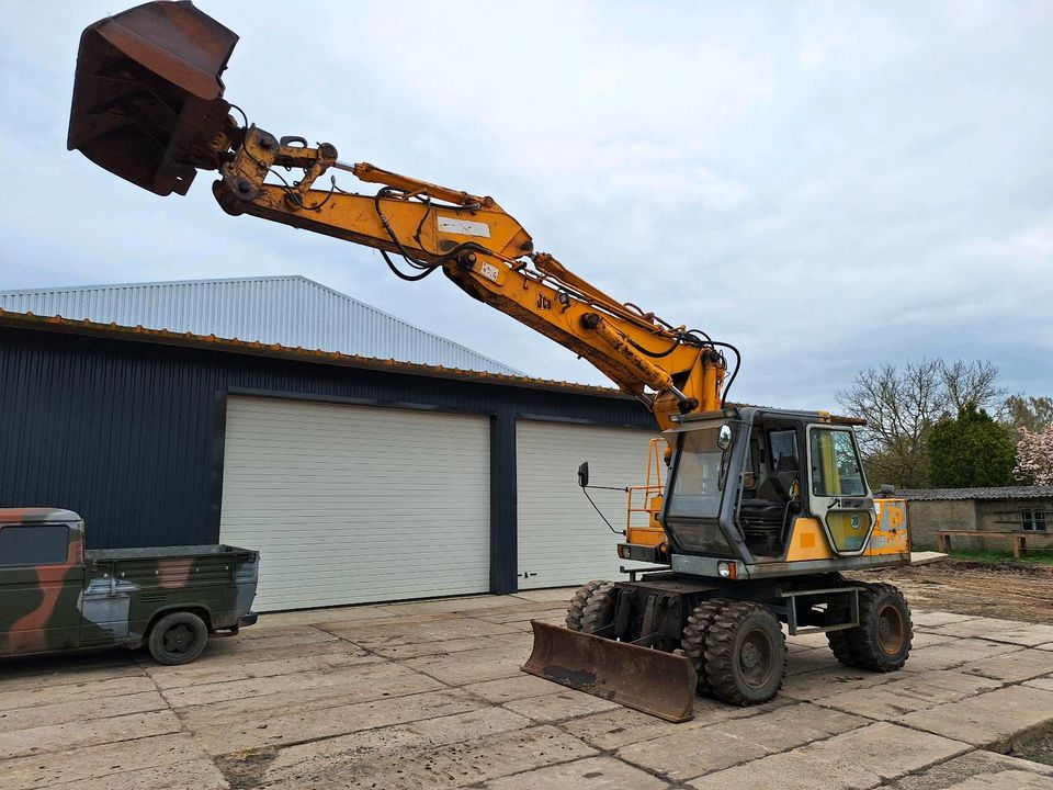 JCB JS 150 Mobilbagger Radbagger Räumschaufel 9100 bh in Züssow