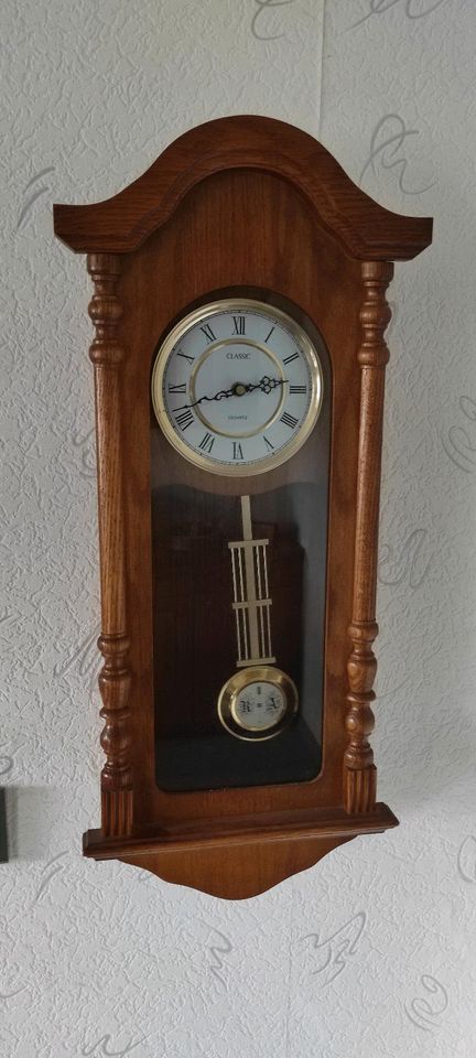 Wanduhr mit Pendel in Kirchdorf