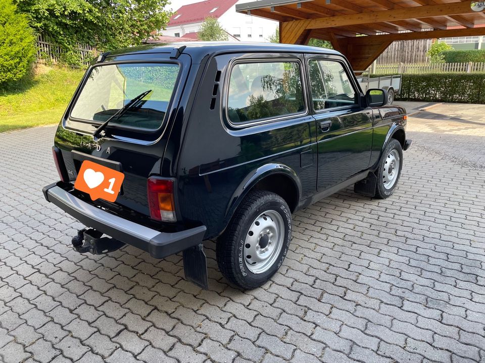 Lada Niva 4x4,  Liebhaberfahrzeug, TÜV neu, 8-fach bereift in Reichertshausen