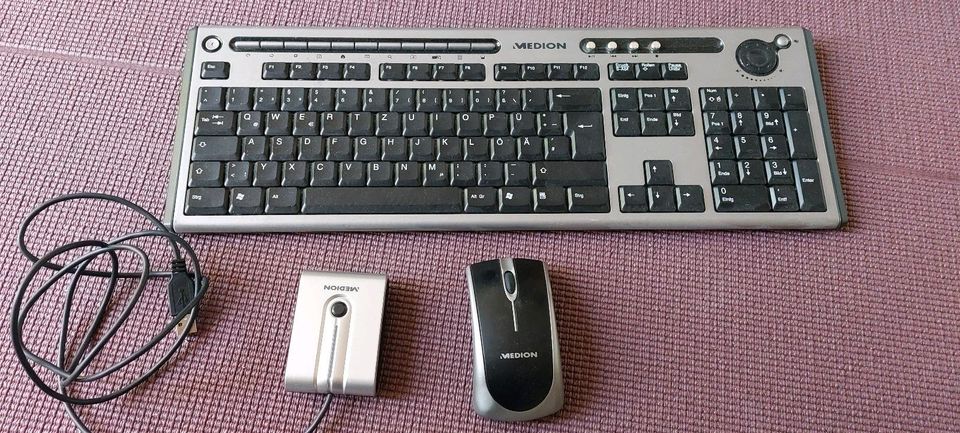 Medion KR-0420 Wireless Keyboard Tastatur USB mit Maus DE silber in Hamburg