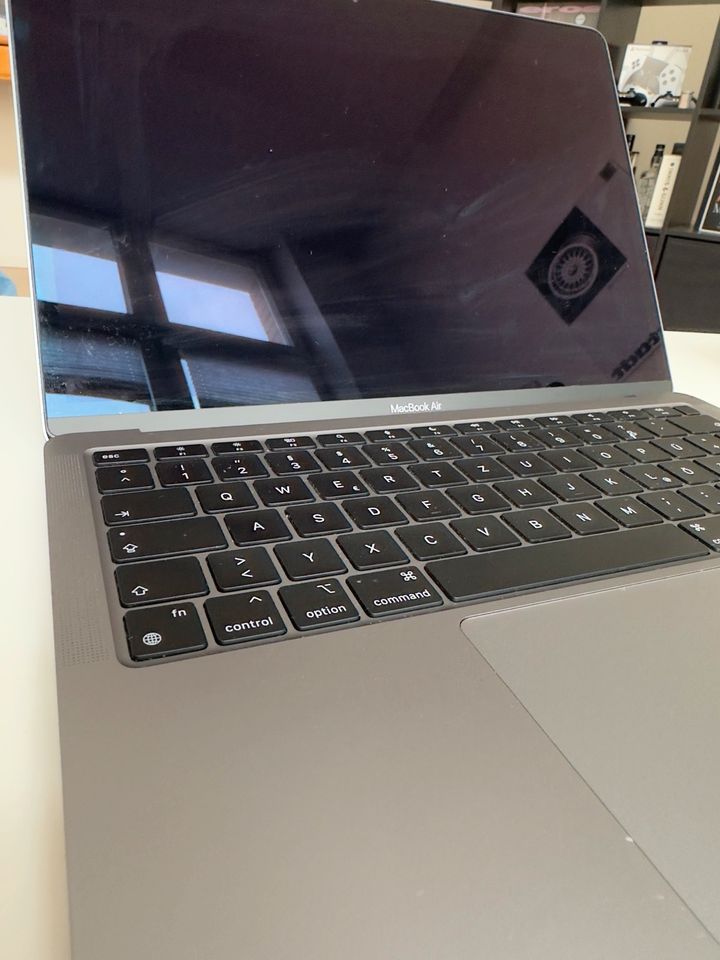 MacBook Air - Apple M1 Chip (2020) 256GB 8GB RAM gebraucht OVP in Leipzig