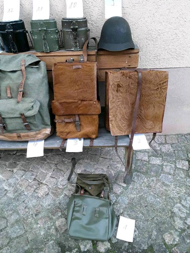 Armee ,Militär- Rucksack, Tornister, Schweiz. Brotbeutel, Feldfl. in Malsburg-Marzell