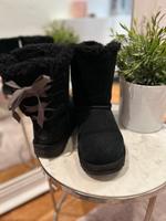 Original UGG Boots schwarz Schleifen 37 Sachsen-Anhalt - Magdeburg Vorschau