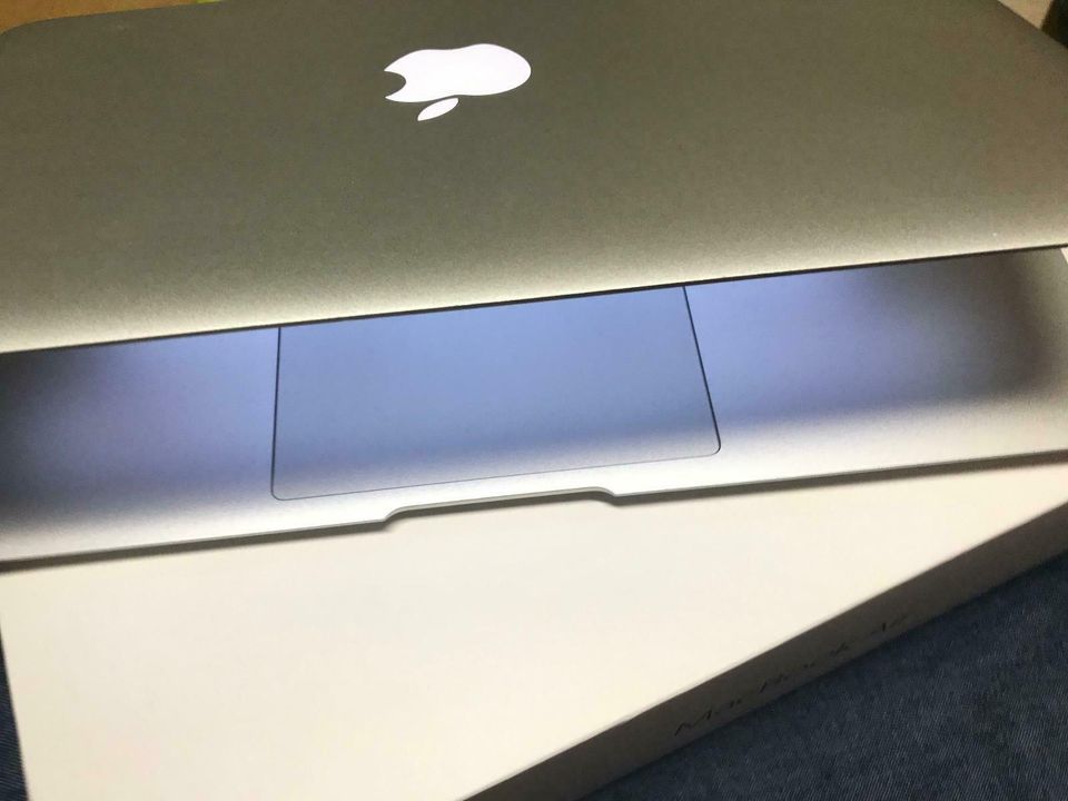 Apple MacBook Air 11 Zoll, Mac Book mit i5 Prozessor in Dresden