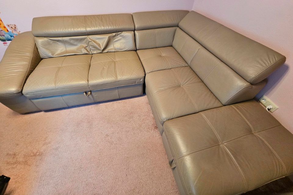 Große Hochwertige Wohnlandschaft Sofa Echtleder Schlaffunktion in Lonsee