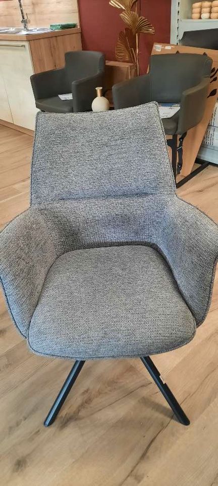 4-Fuß-Stuhl mit Armlehnen  ,statt 489€ in Merseburg