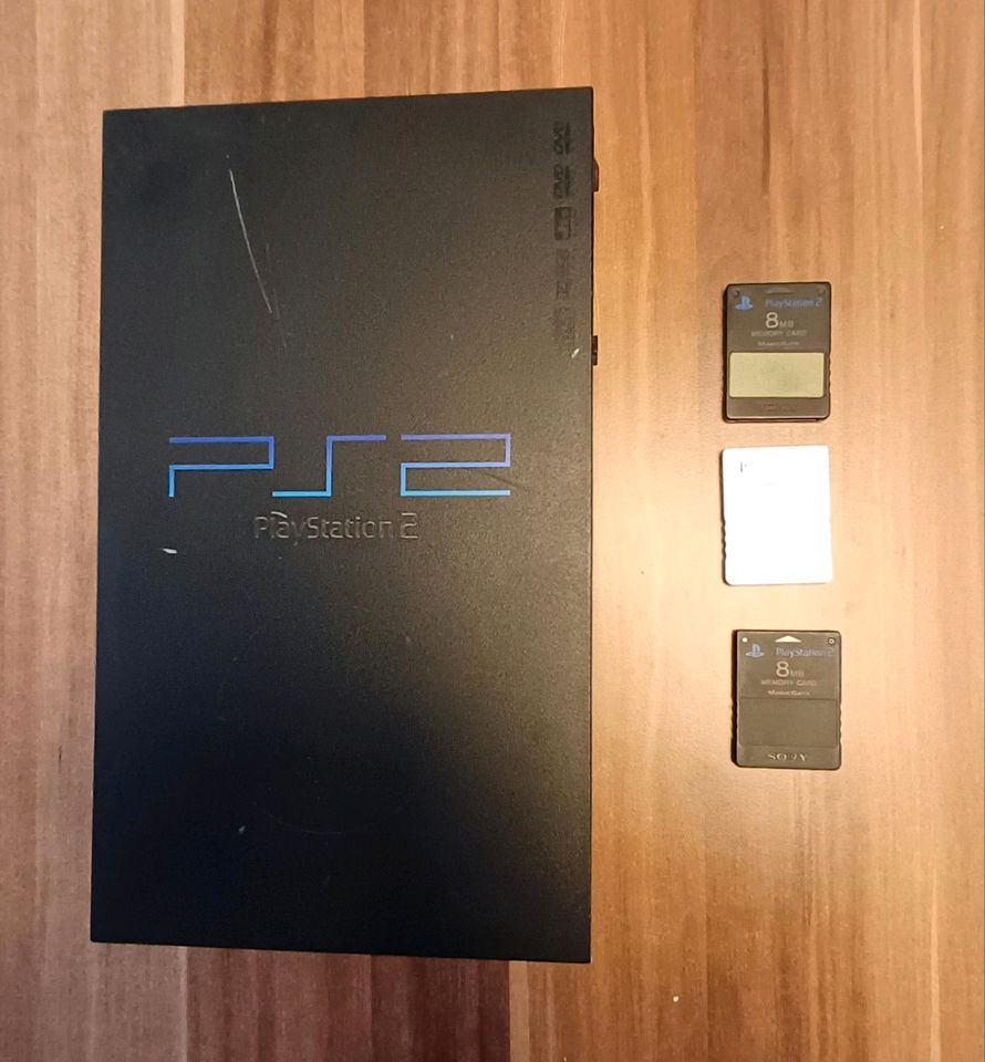 Playstation 2 PS2 mit Controllern und Spieleen in Fellbach