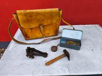 DDR Werkzeugtasche mit Inhalt, Hammer Ölkännchen... Sachsen-Anhalt - Rogätz Vorschau