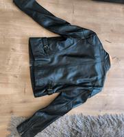 Lederjacke sehr gut erhalten in der Größe M Nordrhein-Westfalen - Arnsberg Vorschau