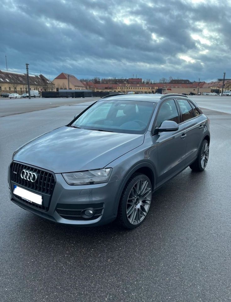 Audi Q3 2.0 TFSI quattro - S-Line Navi AHK in München