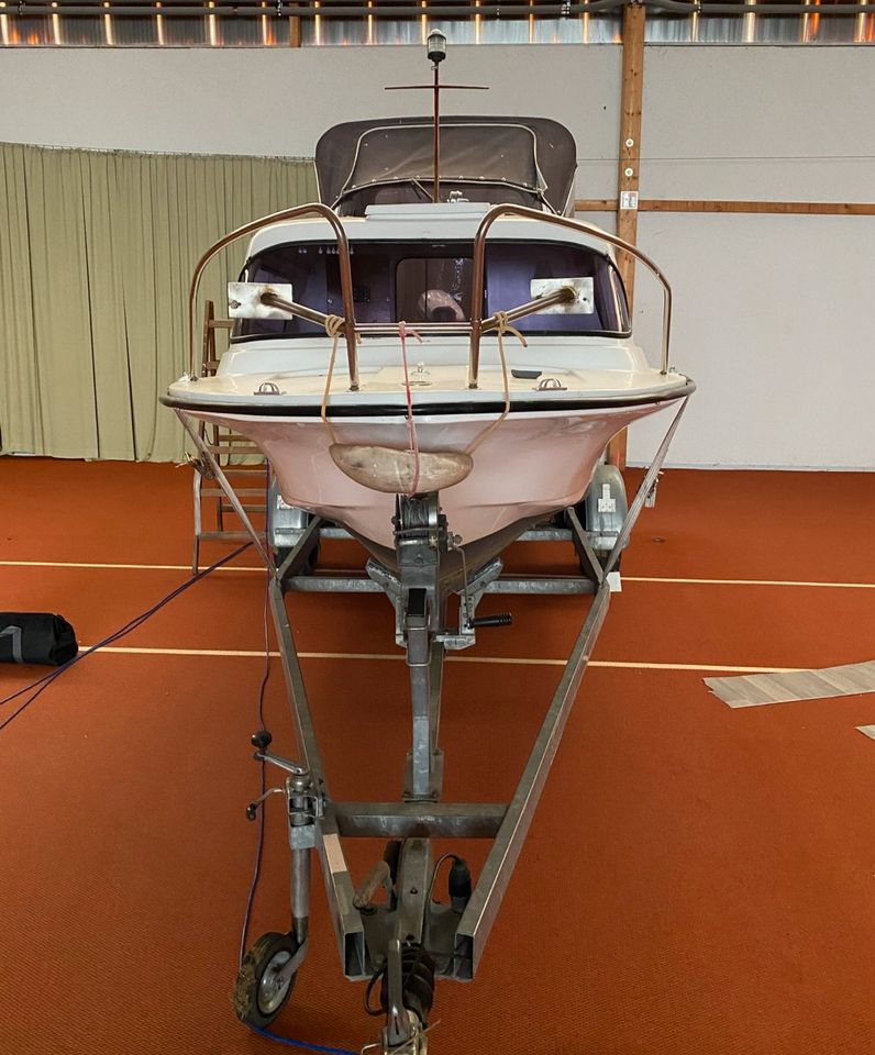 Gepflegtes Kajütboot mit 50 PS Honda Außenborder zu verkaufen in Hecklingen
