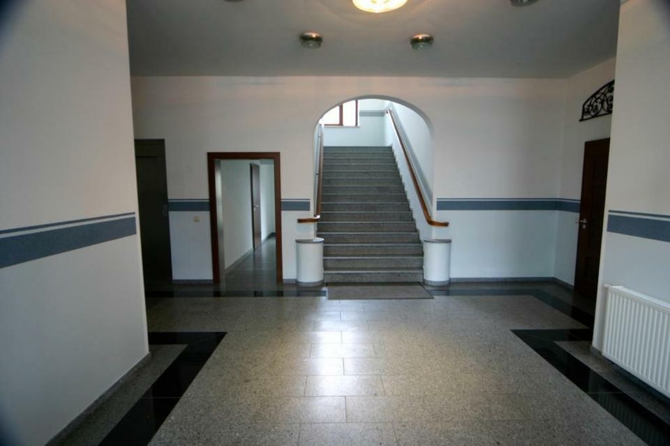 Aufzug und EBK vorhanden! Schöne 2-Raum-Wohnung in der Stadt in Zittau