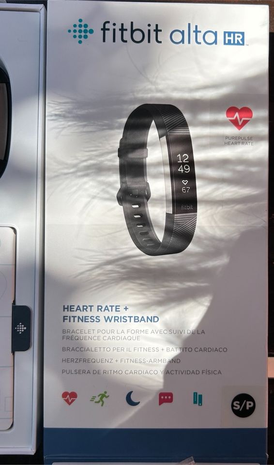 FitBit Alta HR Fitness Watch in Peine