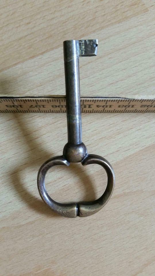 Alte Schlüssel für Schrank (HUWIL)   Antik Vintage alt in Rosenberg