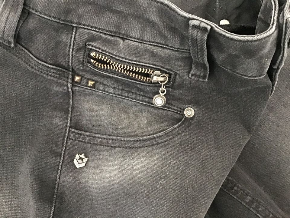 Freeman T. Porter Jeans schwarz Gr. M neuwertig in Berlin