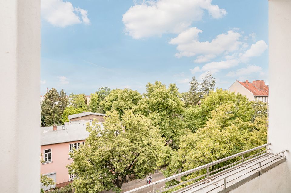 Bezugsfreie 1-Zimmer Wohnung mit Altbaudetails in Berlin