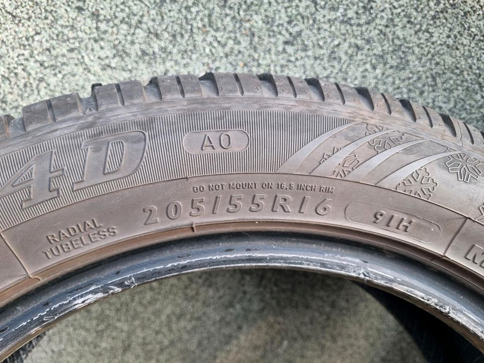 3 Winterreifen Dunlop  205/55 R16 91H M+S 4,5 mm in Chemnitz