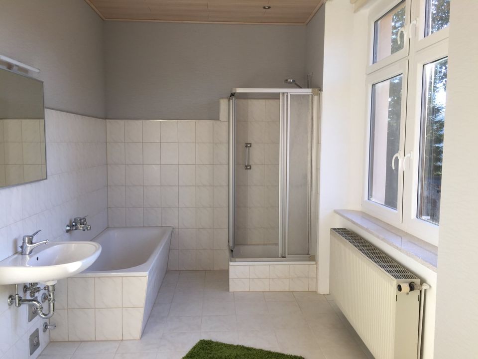 84 m² Altbau Wohnung Einbauküche,Dusche und Badewanne,Hochpaterre in Markneukirchen