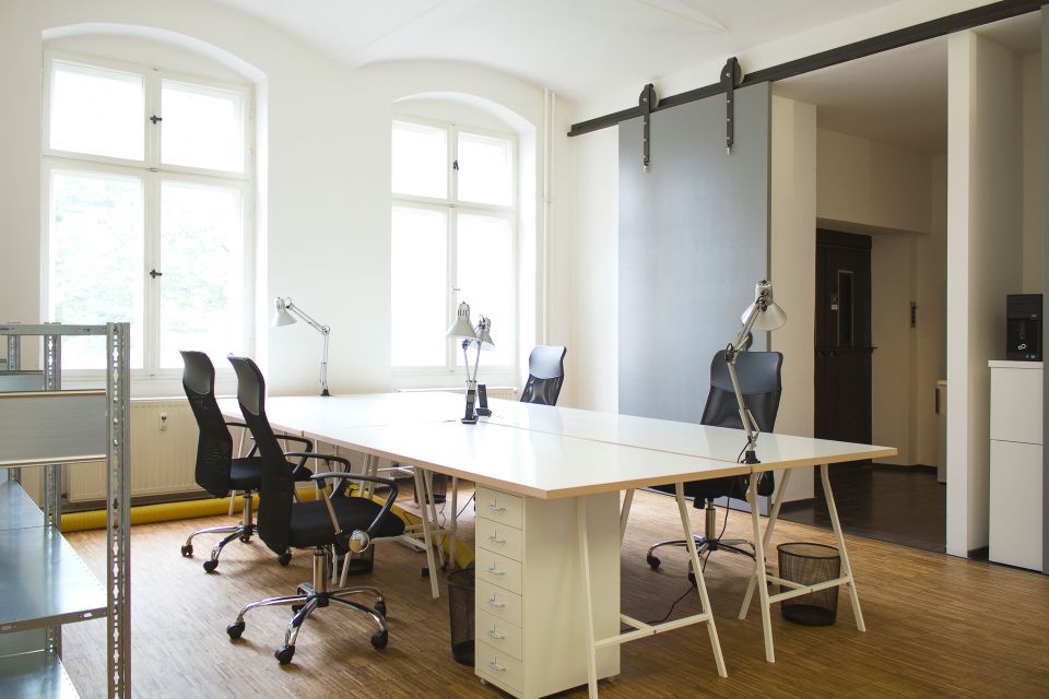 Möbliertes Loft Büro in der Kastanienallee mit 8x Arbeitsplätzen ab sofort zu vermieten in Berlin