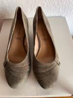 Khaki farbig Echtleder Wildleder Pumps 39 Thüringen - Bad Langensalza Vorschau