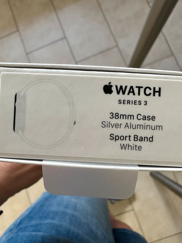 Apple Watch 3 38 mm top Zustand mit 3 Armbändern in Harsewinkel