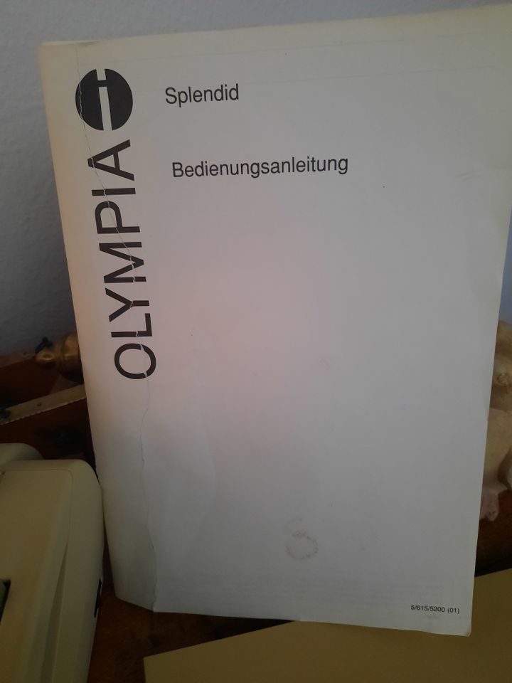 Schreibmaschine Olympia elektrisch in Balgheim