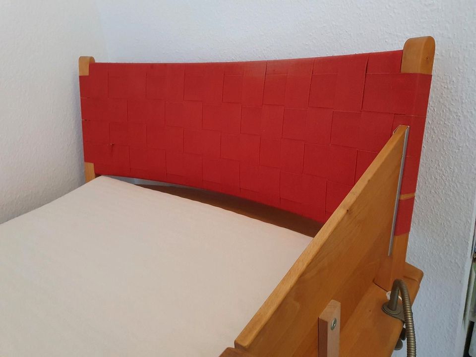 super günstiges gut erhaltenes massives Designer Hochbett in Berlin