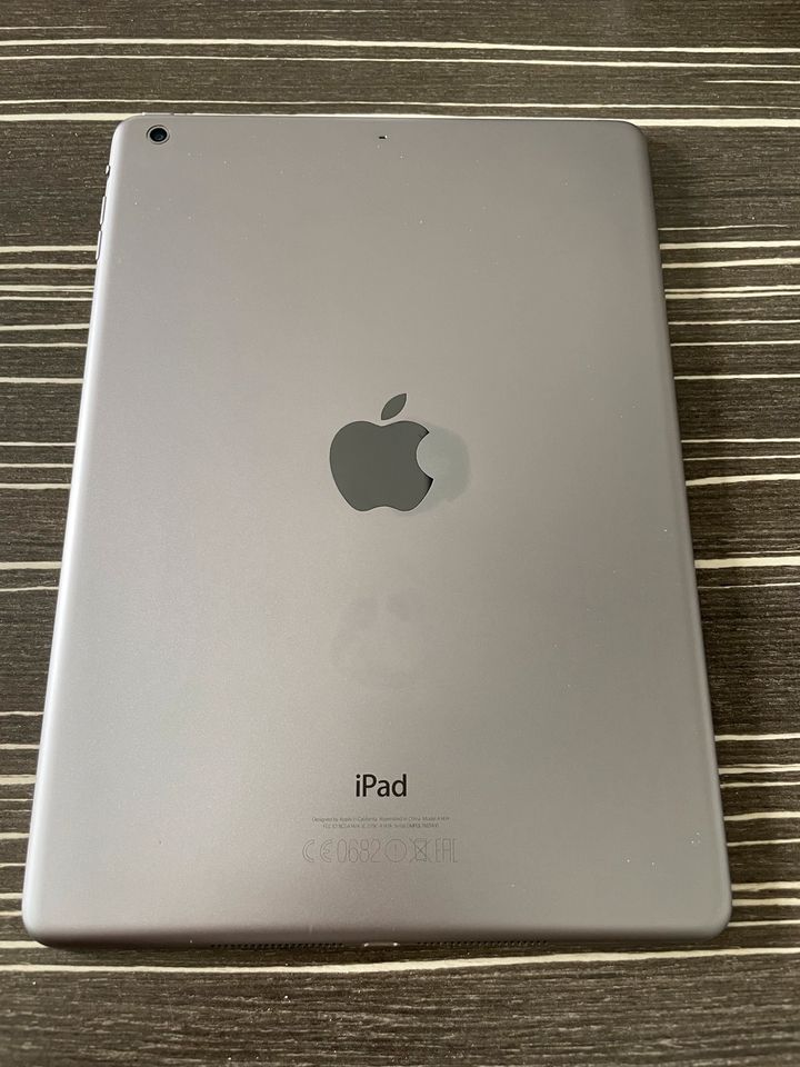 IPAD AIR MODEL: A1474 16GB SPACE GREY in Unterschleißheim