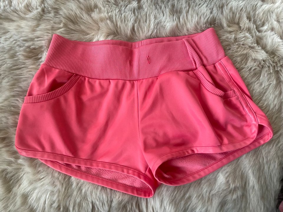 Shorts in pink Größe M in Leipzig