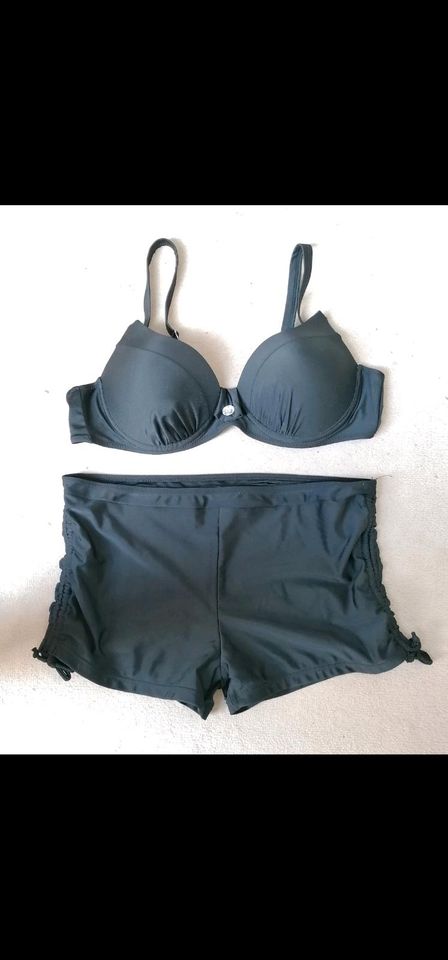 Schwarzer Bikini in Leipzig