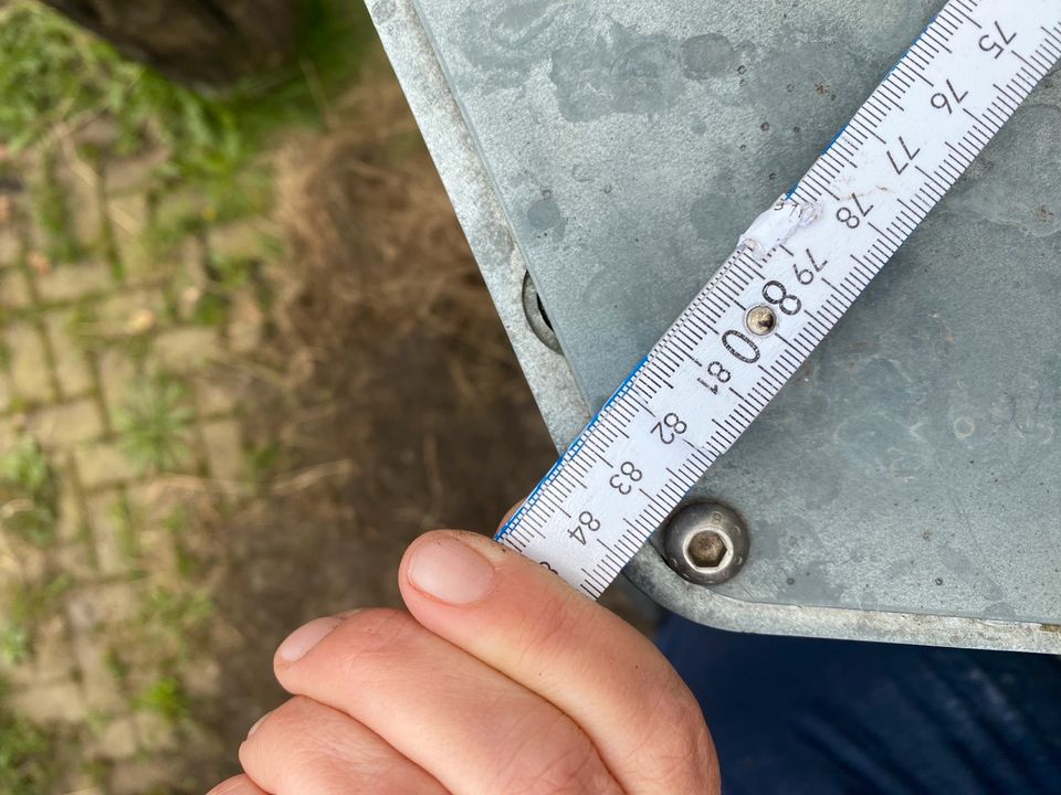 Schöne robuste 6 Eck heuraufe in Soltau