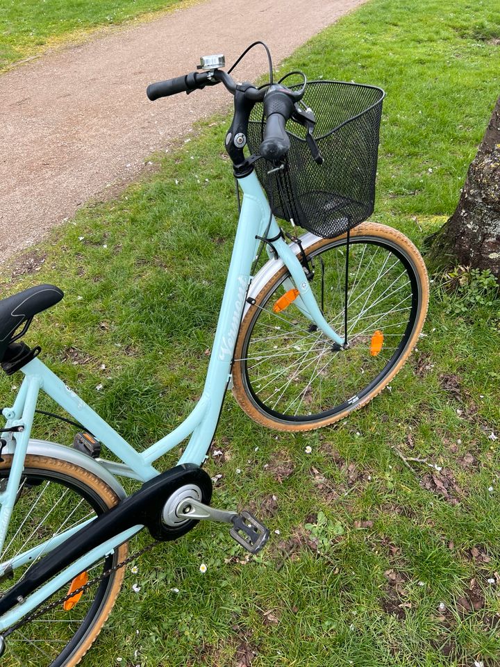 Frauen Fahrrad in Duisburg