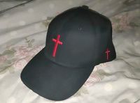 Schwarze cap käppi rot kreuz emo goth cosplay punk alternative Nordrhein-Westfalen - Hörstel Vorschau