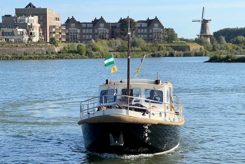 Schönes Stahlschiff Schiff Yacht Stahlyacht Boot zum Verkauf in Magdeburg