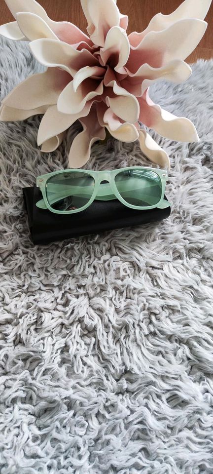 Sonnenbrille Brille stylische grün in Büchenbeuren