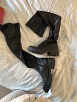 Stiefel  schwarz zu verschenken Nordrhein-Westfalen - Detmold Vorschau