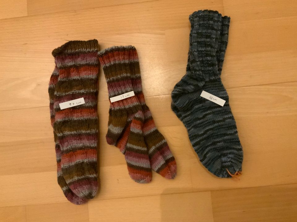 Socken, selbst gestrickt, verschiedene Größen für Kinder in Neuenkirchen