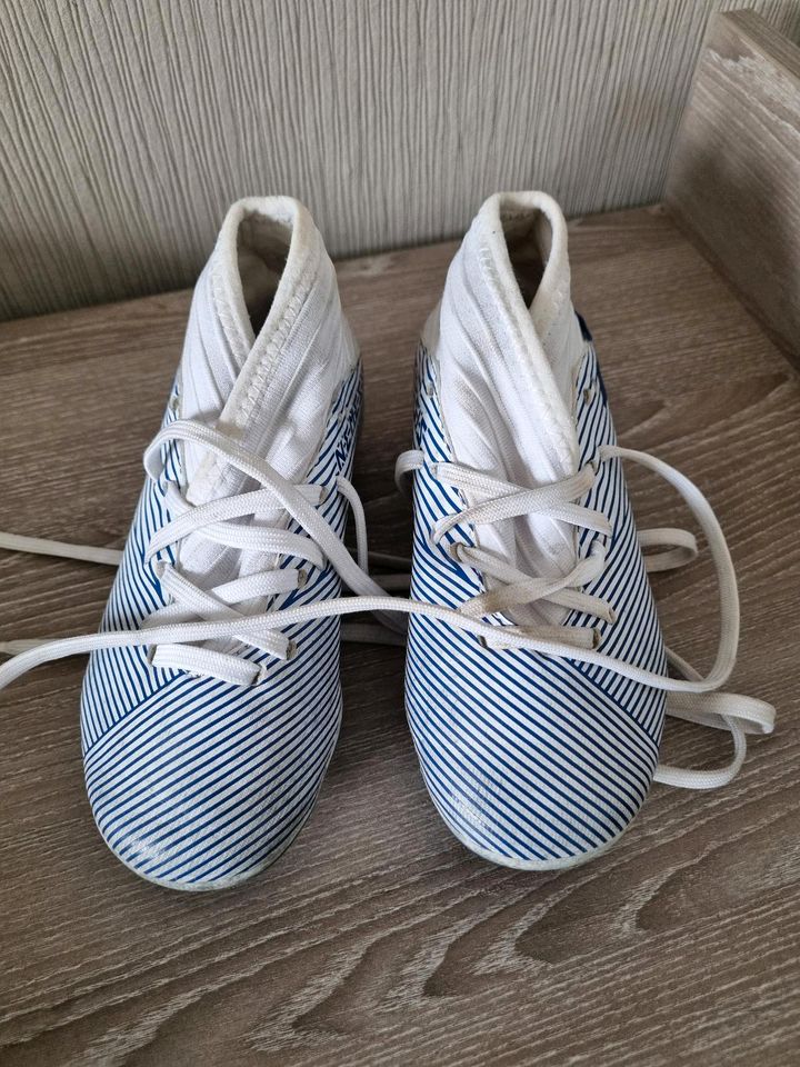 Adidas Stollen Fußballschuhe Größe 28 in Bad Wünnenberg