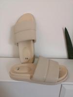 Latschen Sandalen Kunstleder C&A beige creme Gr 40 Baden-Württemberg - Waghäusel Vorschau
