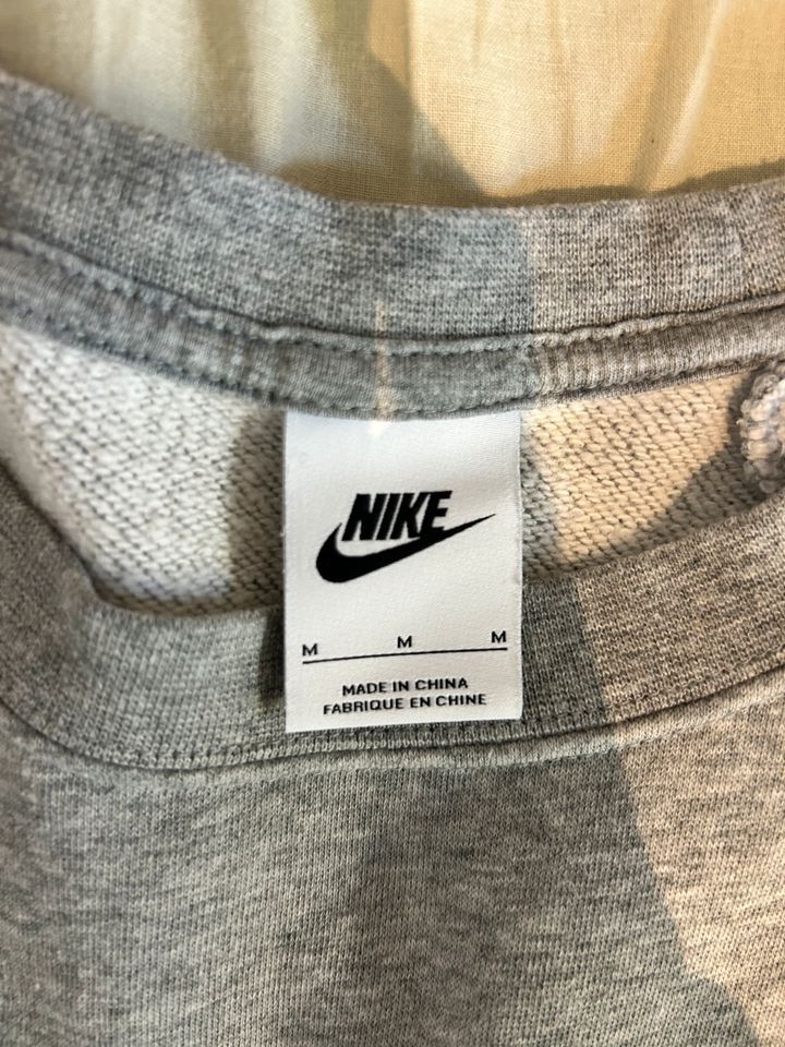 Nike Sweater/ Pulli Gr. M in Großenkneten