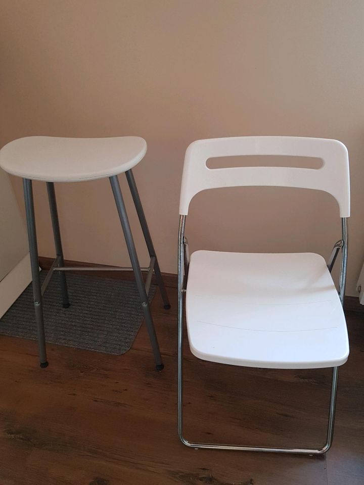 Klappstuhl /Hocker Ikea weiß je 5€ in Grebin