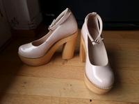 Buffalo Pumps Heels mit Holz-Plateau, NEU Stuttgart - Zuffenhausen Vorschau