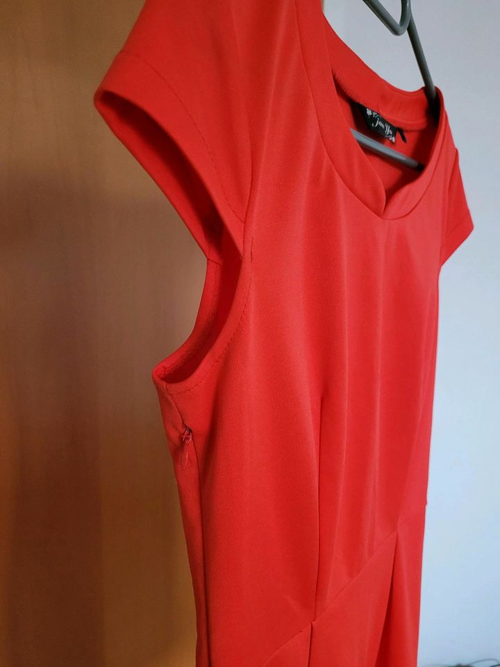 Orange-rotes Sommerkleid in Paderborn