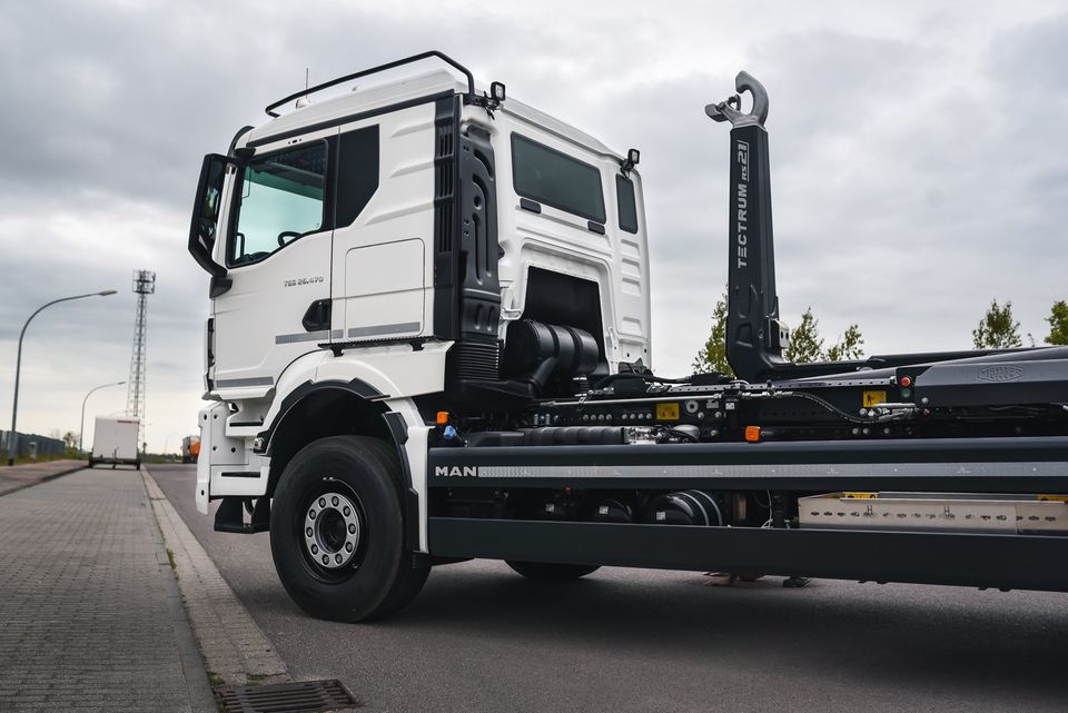 MAN TGS 26.470 6x4 3 Achser LKW Container Abroll Kipper NEU 90km in Leipzig