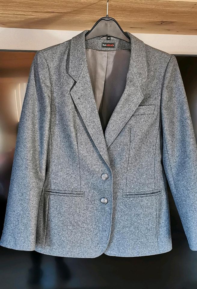 Filz Blazer, Wollblazer Damen grau, Größe 40 in Bayern - Osterhofen | eBay  Kleinanzeigen ist jetzt Kleinanzeigen