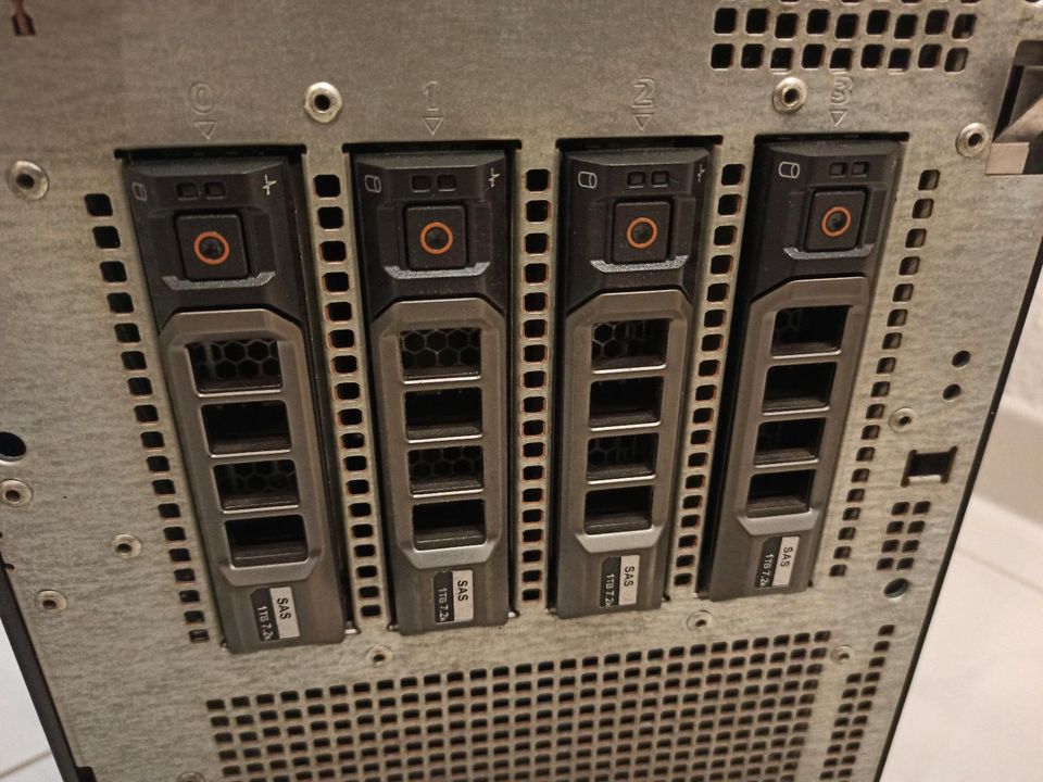 Dell PowerEdge T310 Server - Noctua Lüfter - 4TB HDDs in Mülheim (Ruhr)