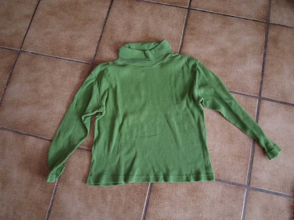 Größe 128 und 134, Mädchen, Shirts, Sweatshirts in Affalterbach  