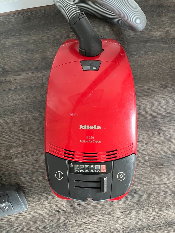 Staubsauger Miele S626 Active Air Clean | Defekt in Straubenhardt