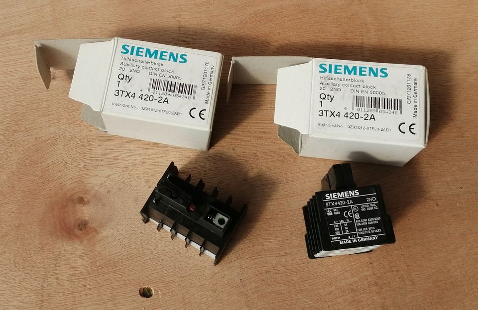 2 Stück Siemens Hilfsschalterblock 3TX4 420-2A in Böhlen