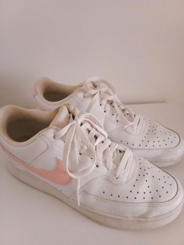 Nike Ledersneaker 41 weiß/rosa in Dorsten